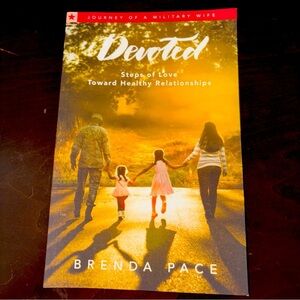 Devoted Steps of Love Toward Healthy Relationships - Paperback  By Brenda Pace